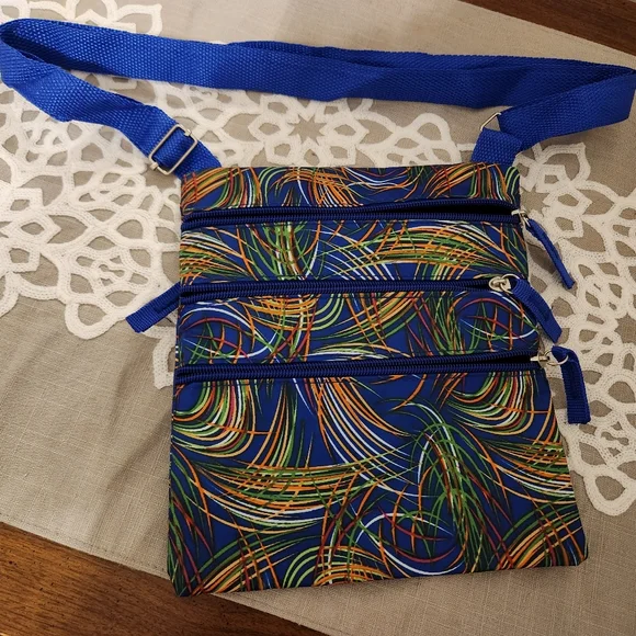 💥SALE💥ABSTRACT Design, Multi-Color Purse - Picture 3 of 7